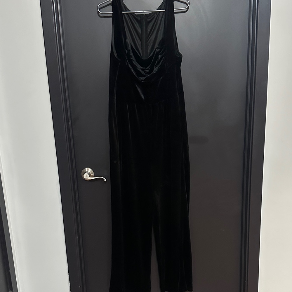 Elegant Black Velvet Jumpsuit